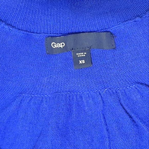 GAP Blue Button Down Cardigan with V-neckline and Ribbed Hems. - Picture 6 of 10